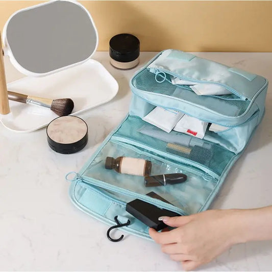 5 Conseils pour Entretenir et Nettoyer sa Trousse de Toilette